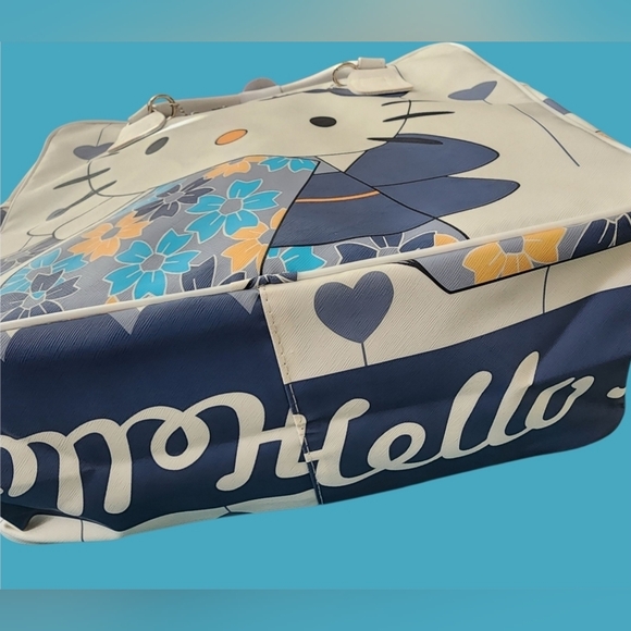 This is an oversized Hello Kitty carry bag made by Sanrio, - Picture 5 of 6